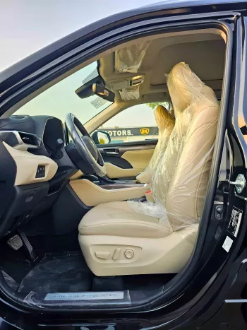 Toyota Highlander Limited 2.5L Hybrid 2025 Model Year Black Color