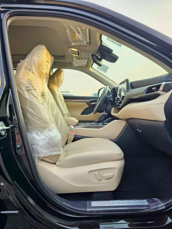 Toyota Highlander Limited 2.5L Hybrid 2025 Model Year Black Color