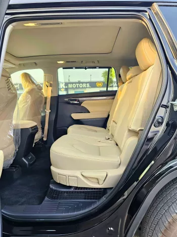 Toyota Highlander Limited 2.5L Hybrid 2025 Model Year Black Color