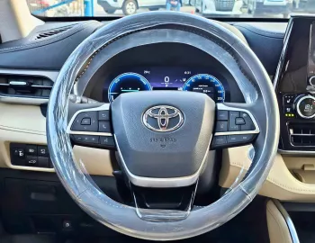 Toyota Highlander Limited 2.5L Hybrid 2025 Model Year Black Color
