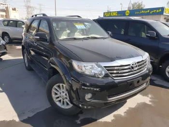TOYOTA FORTUNER 4X4 PETROL 2015 MODEL YEAR BLACK COLOR EXTERIOR