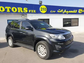 TOYOTA FORTUNER 4X4 PETROL 2015 MODEL YEAR BLACK COLOR EXTERIOR