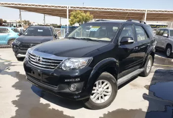TOYOTA FORTUNER 4X4 PETROL 2015 MODEL YEAR BLACK COLOR EXTERIOR