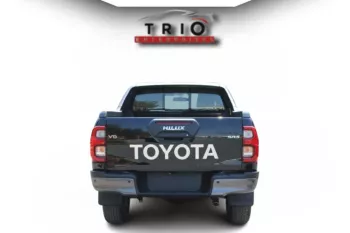 TOYOTA HILUX ADVENTURE 4.0L PETROL 2026 MODEL YEAR BLACK COLOR ( OMAN SPEC )
