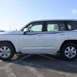 TOYOTA LAND CRUISER 300 GXR 2025 MODEL YEAR DIESEL TWIN TURBO WHITE COLOR - Thumbnail 4