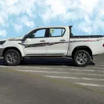 TOYOTA HILUX 2.7L GCC SPECS 2025 MODEL YEAR WHITE COLOR EXTERIOR - Thumbnail 3