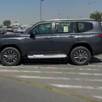 TOYOTA LAND CRUISER 4.0L GCC SPECS 2025 MODEL YEAR GRAY COLOR - Thumbnail 4