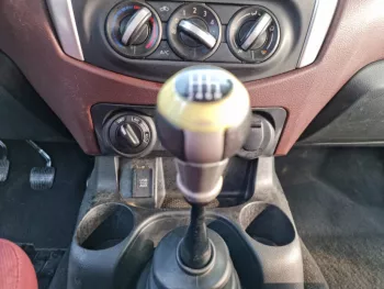 Nissan Navara SE 4 x 4 - 2.5L-V4-2016 Manual Transmission