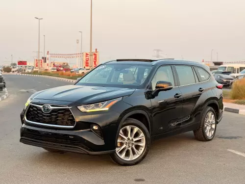 Toyota Highlander XLE Hybrid 2.5L 2023 Model Year Black Color Exterior 