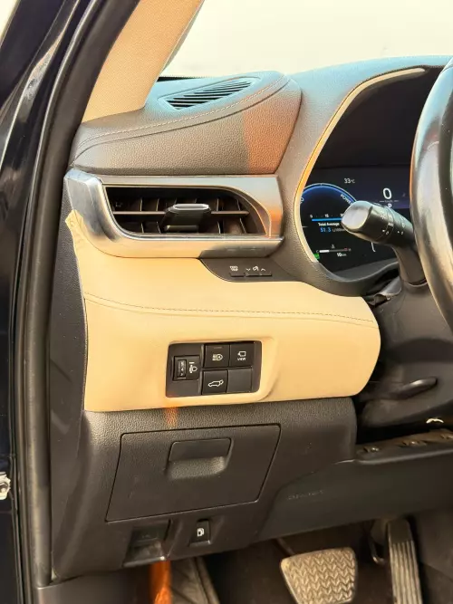 Toyota Highlander XLE Hybrid 2.5L 2023 Model Year Black Color Exterior 