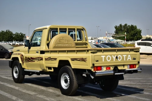 TOYOTA LAND CRUISER LC 79 SINGLE CAB DX 2025 MODEL YEAR 2.8L DIESEL AUTOMATIC BEIGE COLOR