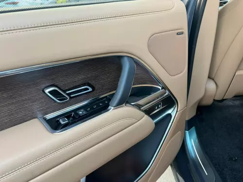 Land Rover Range Rover SE 3.0L Petrol 2025 Model Year Grey Color Exterior