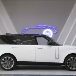 Range Rover Vogue 2023 Model Year V8 White Color with Warranty - Thumbnail 6