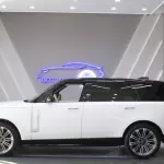 Range Rover Vogue 2023 Model Year V8 White Color with Warranty - Thumbnail 7
