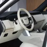 Range Rover Vogue 2023 Model Year V8 White Color with Warranty - Thumbnail 9