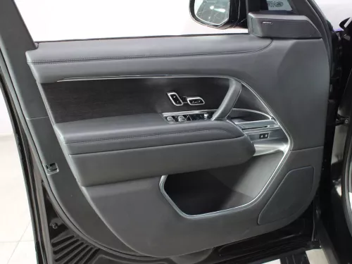 Range Rover Vogue SE Long Base 2025 Model Year 7 seater V8 Black Color