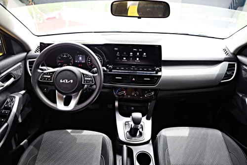 Kia Seltos 1.5L Petrol 2022 Model Year White Color Exterior