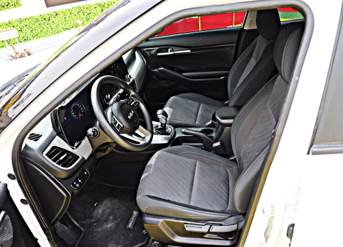 Kia Seltos 1.5L Petrol 2022 Model Year White Color Exterior
