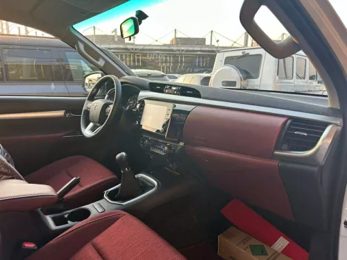 Toyota hilux SR.5 4.0L Petrol 2025 Model Year White Color Exterior 