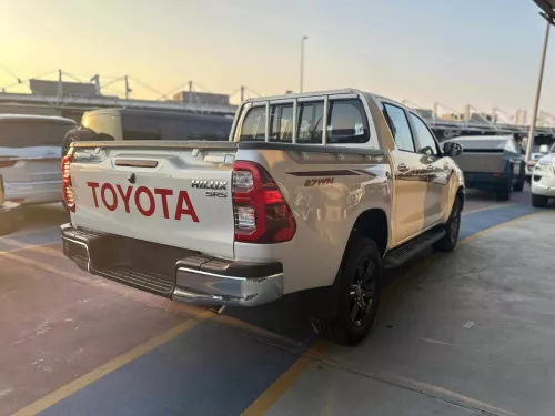Toyota hilux SR.5 4.0L Petrol 2025 Model Year White Color Exterior 