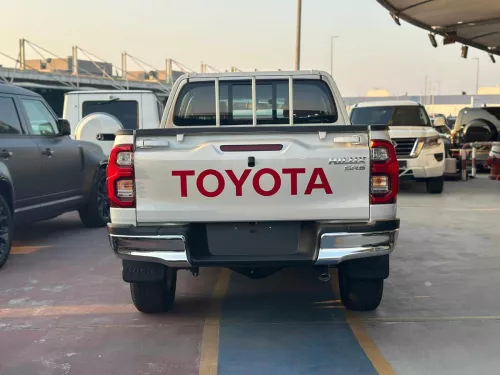 Toyota hilux SR.5 4.0L Petrol 2025 Model Year White Color Exterior 