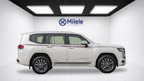TOYOTA LAND CRUISER 300 GXR 3.3L 2025 MODEL YEAR WHITE EXTERIOR