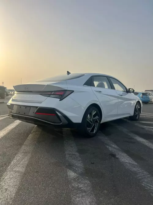  Hyundai Elantra Elite 2025 Model Year White Exterior Chinese specs 