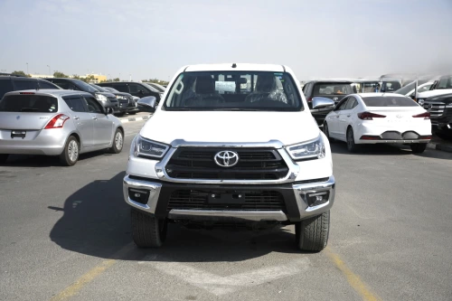 Toyota hilux SR.5 2.7L Petrol 2025 Model Year White Exterior 