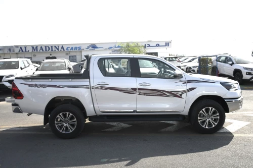 Toyota hilux SR.5 2.7L Petrol 2025 Model Year White Exterior 