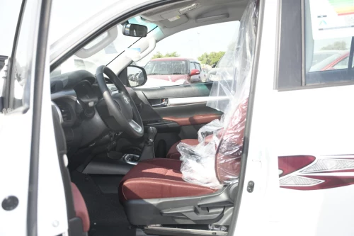 Toyota hilux SR.5 2.7L Petrol 2025 Model Year White Exterior 