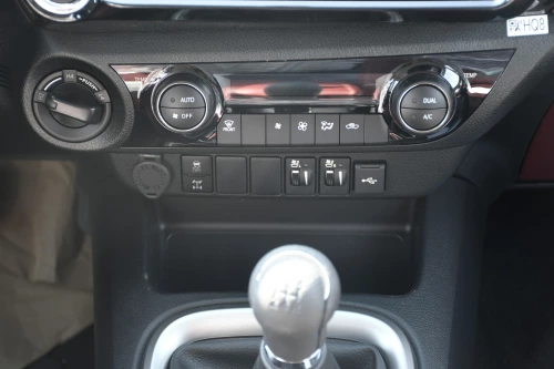 Toyota hilux SR.5 2.7L Petrol 2025 Model Year White Exterior 