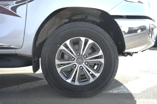 Toyota hilux SR.5 2.7L Petrol 2025 Model Year White Exterior 