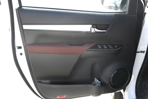 Toyota hilux SR.5 2.7L Petrol 2025 Model Year White Exterior 