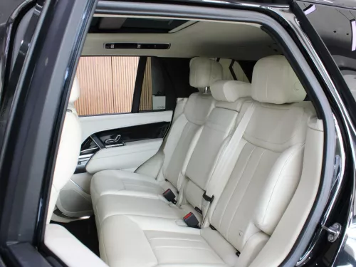 Range Rover SE 3.0L I6 2025 - Black - with Warranty - Carsooq
