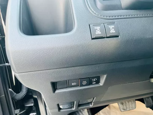 TOYOTA GRANVIA 3.5L PREMIUM 6 SEATER 2026