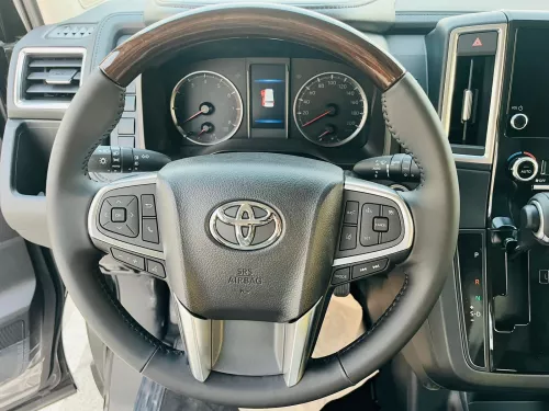 TOYOTA GRANVIA 3.5L PREMIUM 6 SEATER 2026