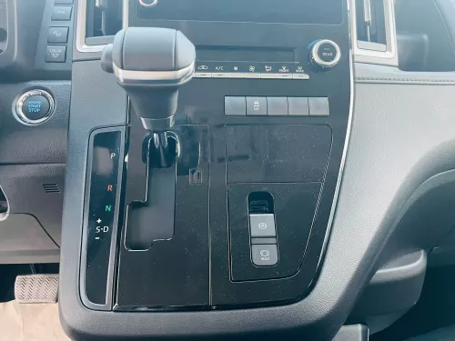 TOYOTA GRANVIA 3.5L PREMIUM 6 SEATER 2026