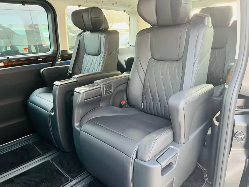 TOYOTA GRANVIA 3.5L PREMIUM 6 SEATER 2026