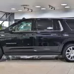 Chevrolet Suburban High Country 6.2L V8 2023 - Black - Carsooq - Thumbnail 3