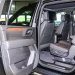 Chevrolet Suburban High Country 6.2L V8 2023 - Black - Carsooq - Thumbnail 12