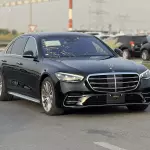 Mercedes-Benz S580 4.0L Petrol 2022 - Black - carsooq - Thumbnail 3