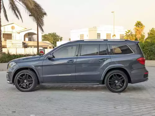 Mercedes-Benz GL500 4.7L Petrol 2015 - Grey / Beige - carsooq