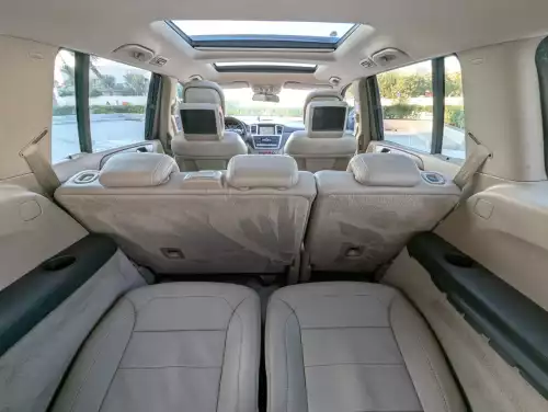 Mercedes-Benz GL500 4.7L Petrol 2015 - Grey / Beige - carsooq