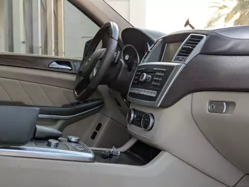 Mercedes-Benz GL500 4.7L Petrol 2015 - Grey / Beige - carsooq