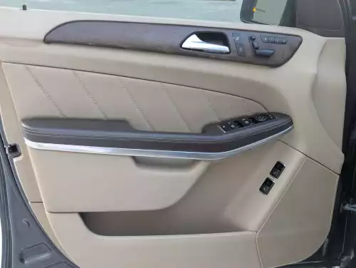 Mercedes-Benz GL500 4.7L Petrol 2015 - Grey / Beige - carsooq