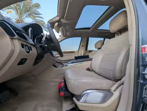 Mercedes-Benz GL500 4.7L Petrol 2015 - Grey / Beige - carsooq