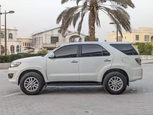 Toyota Fortuner SR5 2.7L Petrol 2013 - White - Carsooq
