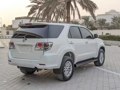 Toyota Fortuner SR5 2.7L Petrol 2013 - White - Carsooq