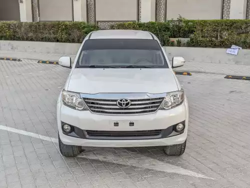 Toyota Fortuner SR5 2.7L Petrol 2013 - White - Carsooq