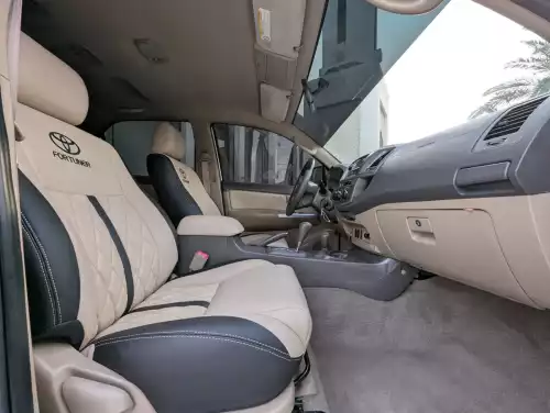 Toyota Fortuner SR5 2.7L Petrol 2013 - White - Carsooq